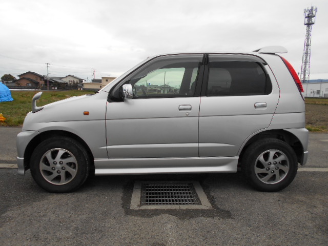 18年式　テリオスキッド　キスマークX　車輛本体42万円　支払総額48万円　修復歴無　走行３．８万キロ　美車