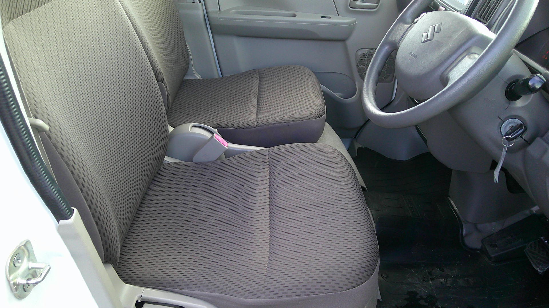 29年　エヴリィ　V　PCリミテッド　車両本体72万円　支払総額78万円　修復歴無　走行69902ｋｍ　ローン通らない方もご相談下さい。