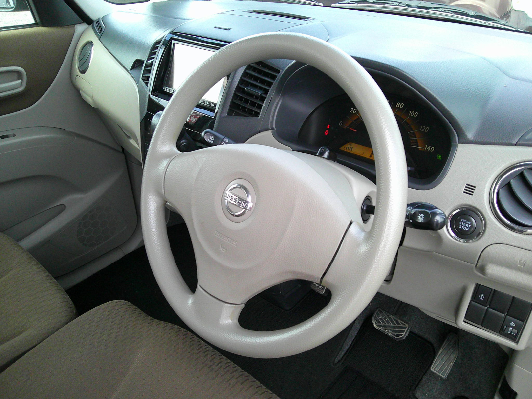 24年式　ルークス　G　車両本体39万円　支払総額45万円　修復歴無　走行87121ｋｍ　ローン通らない方もご相談下さい。