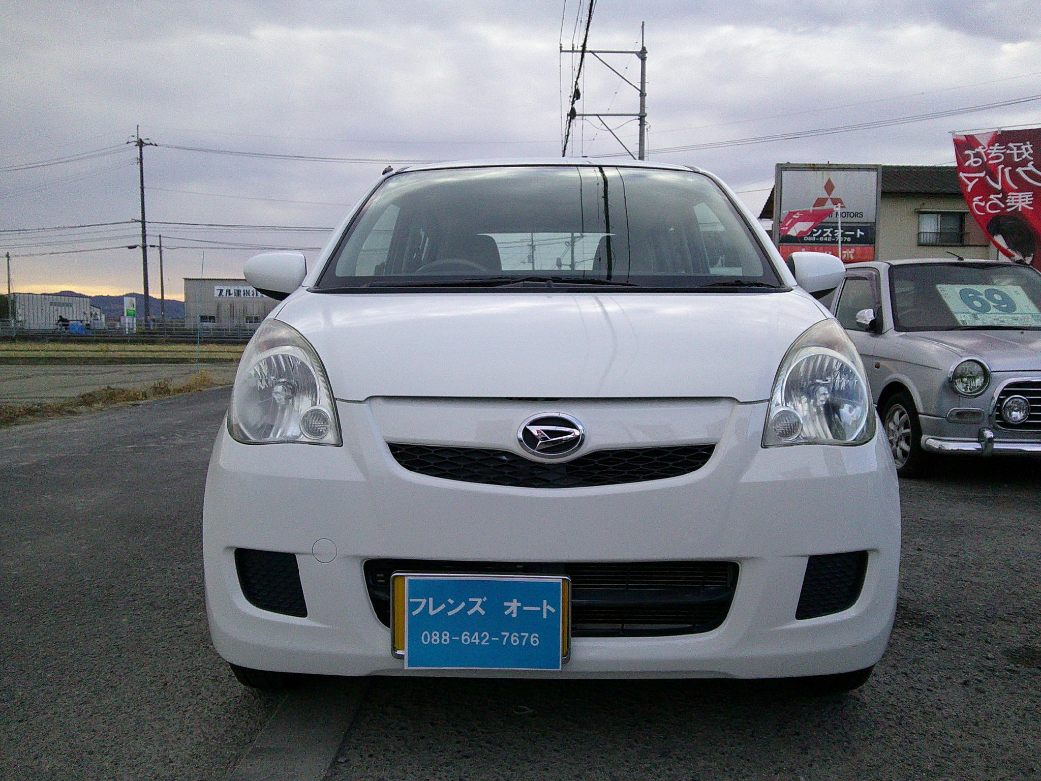 27年式　ミラ　Xスペシャル　車両本体37万円　支払総額39万円　エンドパネル歪　、バックパネル歪の軽い修復歴がありますが、走りには影響の無いものです