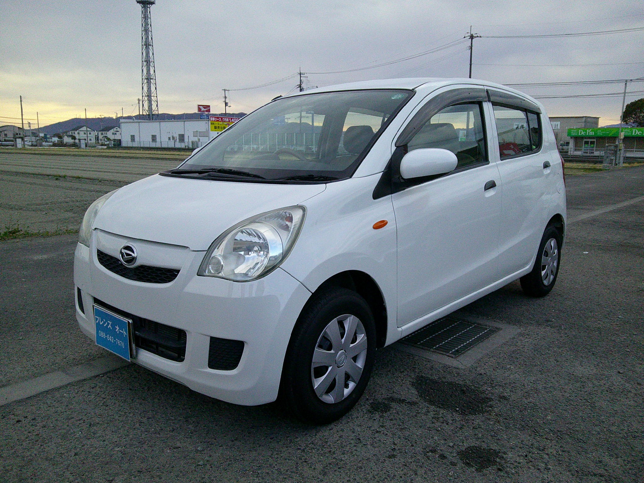 27年式　ミラ　Xスペシャル　車両本体37万円　支払総額39万円　エンドパネル歪　、バックパネル歪の軽い修復歴がありますが、走りには影響の無いものです