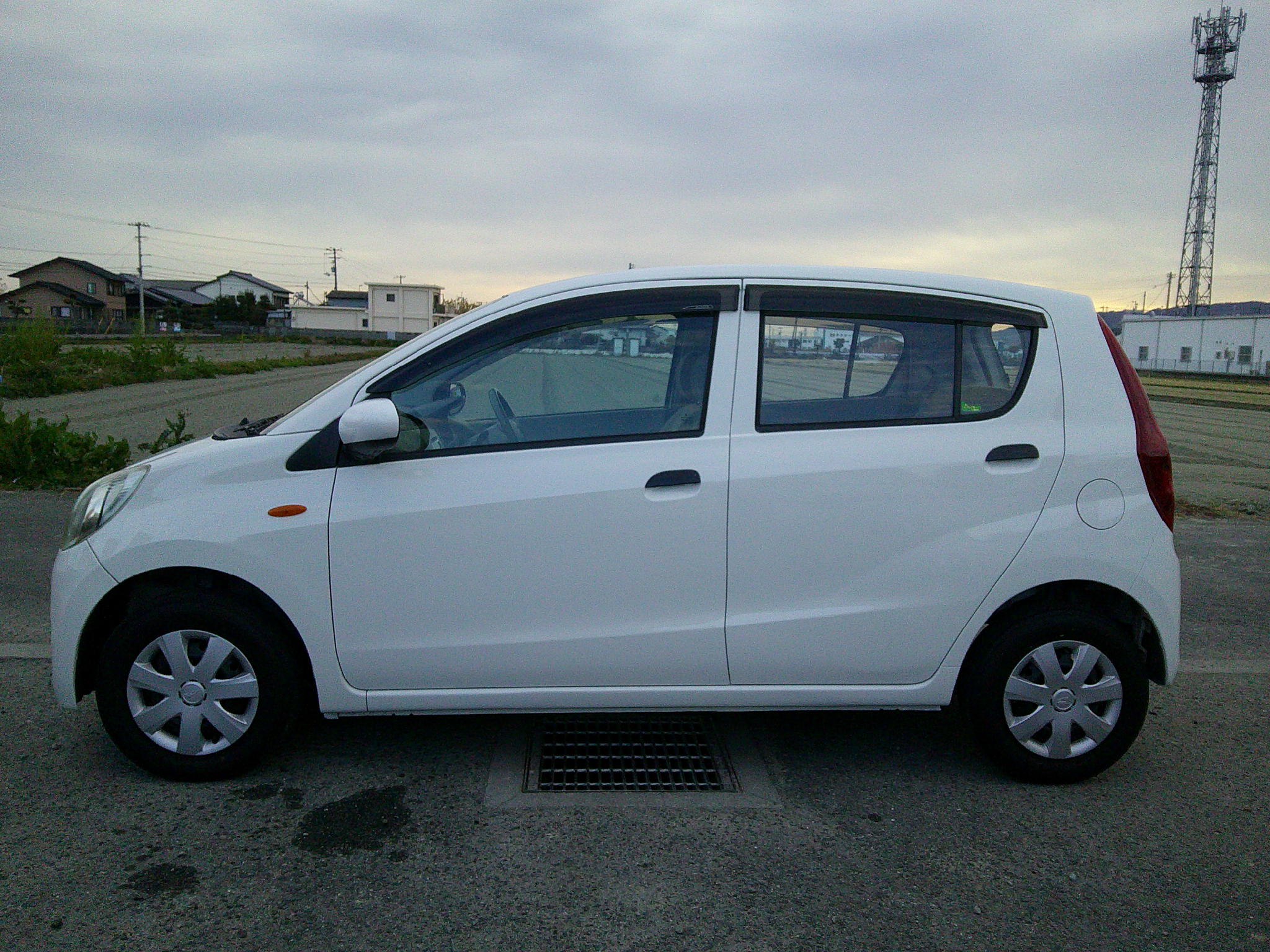 27年式　ミラ　Xスペシャル　車両本体37万円　支払総額39万円　エンドパネル歪　、バックパネル歪の軽い修復歴がありますが、走りには影響の無いものです