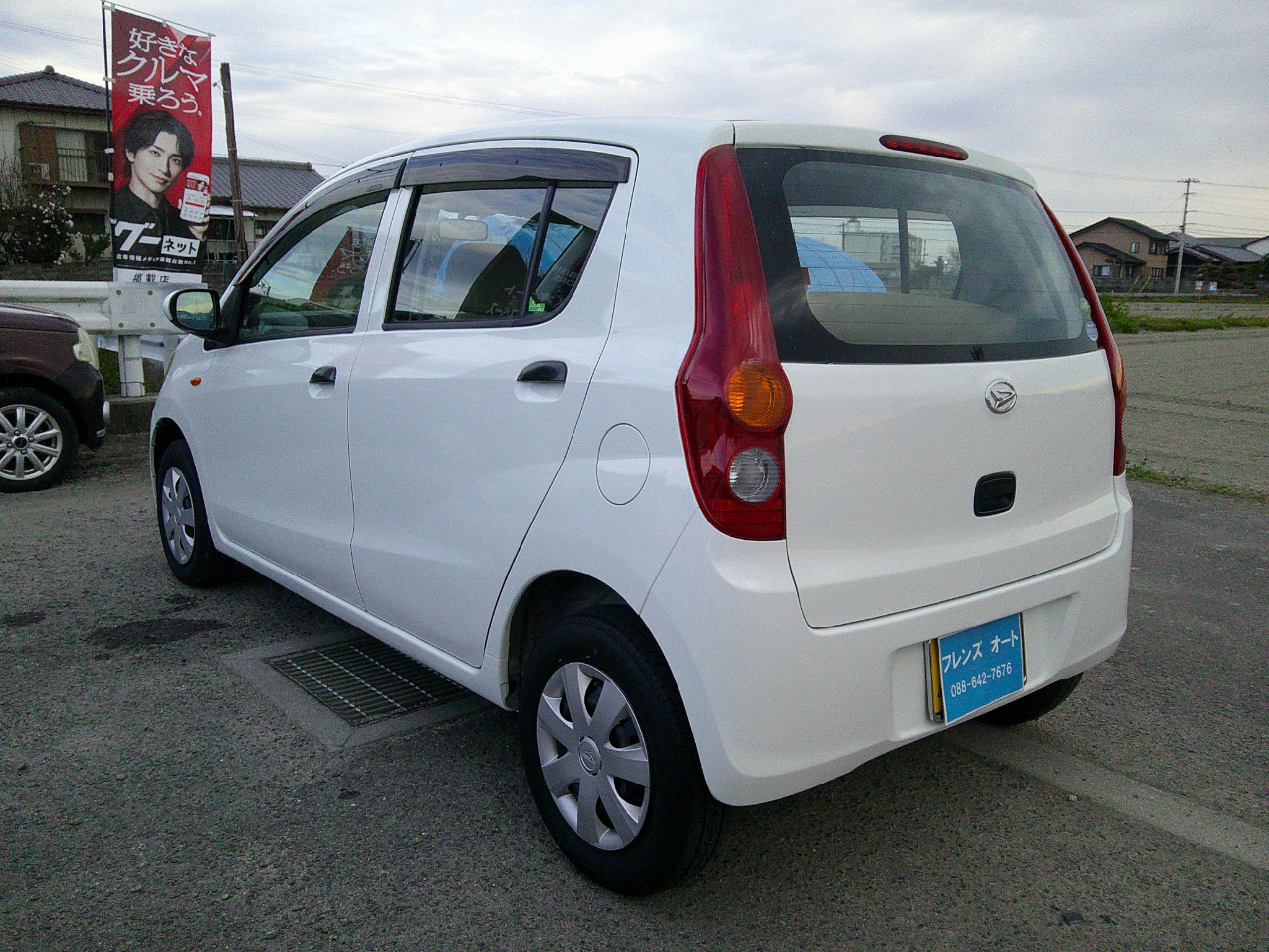 27年式　ミラ　Xスペシャル　車両本体37万円　支払総額39万円　エンドパネル歪　、バックパネル歪の軽い修復歴がありますが、走りには影響の無いものです