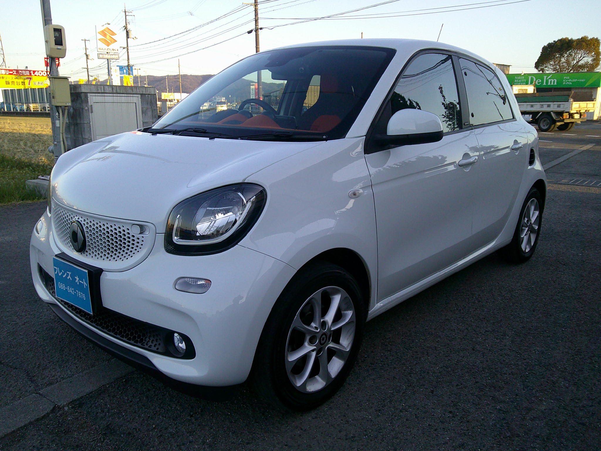 28年　スマート　フォーフォー　パッション　車輛本体５３万円　支払総額65万円　修復歴無　可愛くて綺麗な車です。