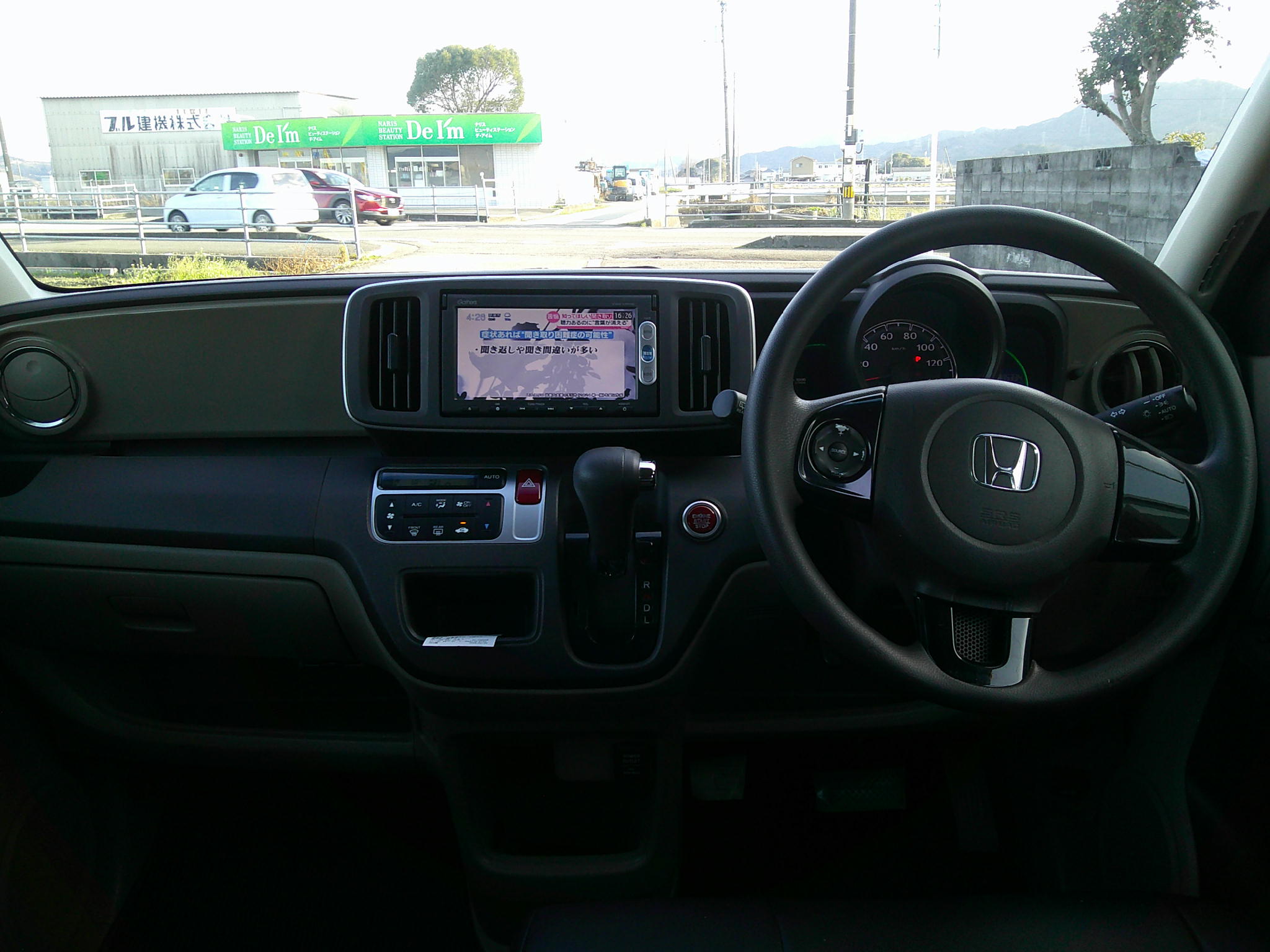 26年　N-one　GLパッケージ　車両本体５３万円　支払総額55万円　修復歴無　車検9年4月21日迄ありすぐ乗れます。ローン通らない方もご相談下さい。