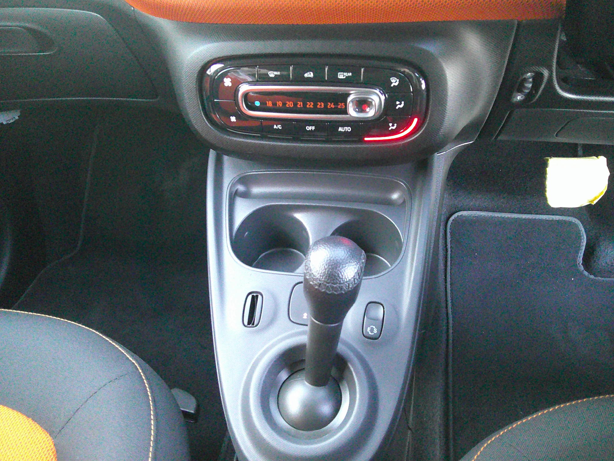 28年　スマート　フォーフォー　パッション　車輛本体５３万円　支払総額65万円　修復歴無　可愛くて綺麗な車です。