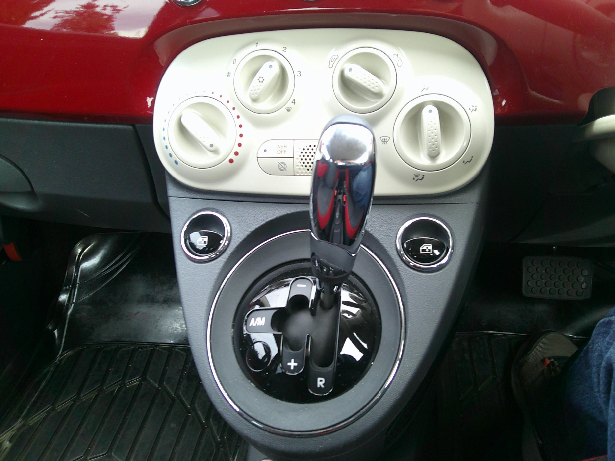 28年　フィアット500　ツインエアポップ　車輛本体71万円　支払総額75万円　修復歴無　車検9年８月29日　すぐ乗れます。