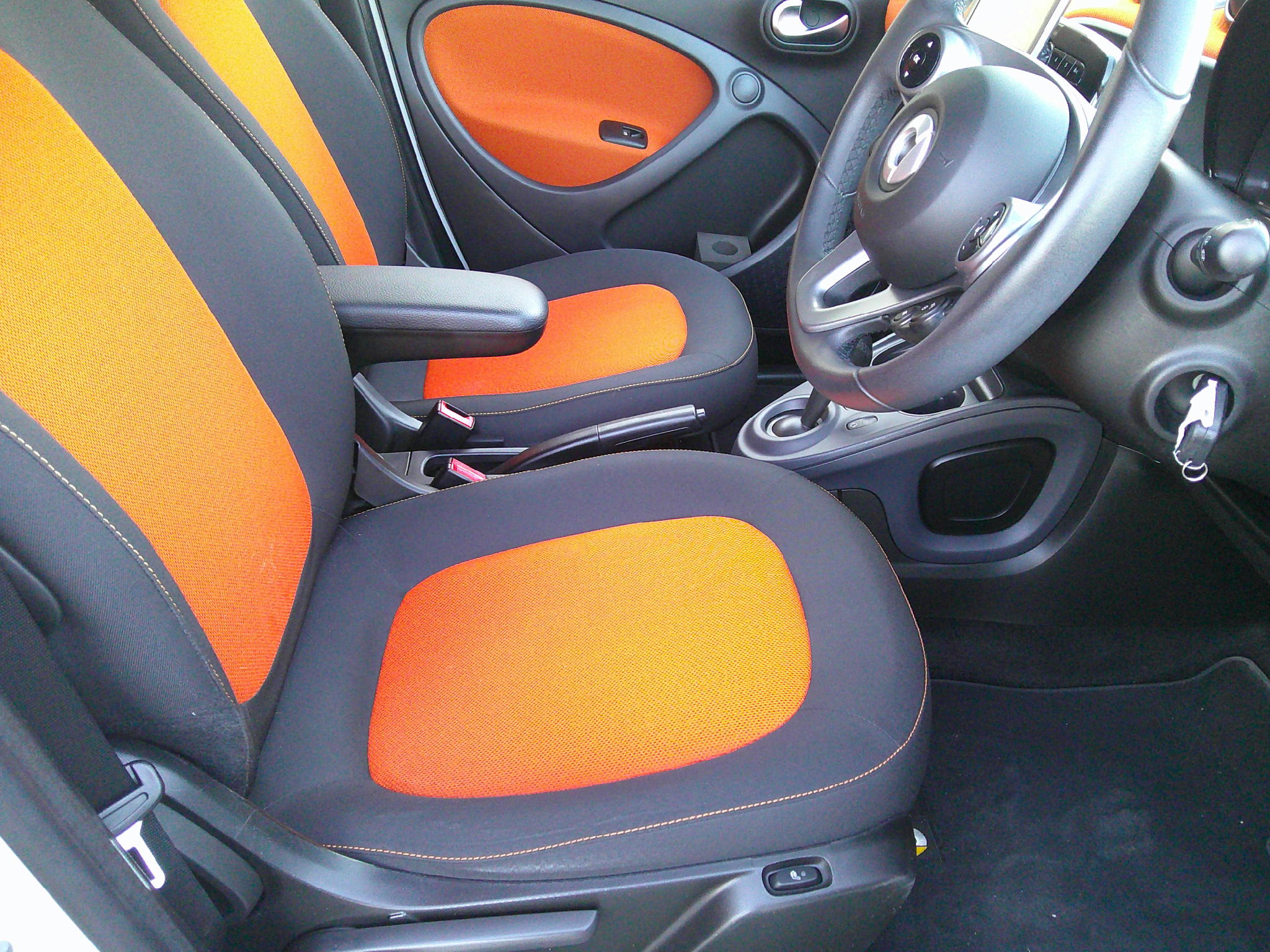 28年　スマート　フォーフォー　パッション　車輛本体５３万円　支払総額65万円　修復歴無　可愛くて綺麗な車です。