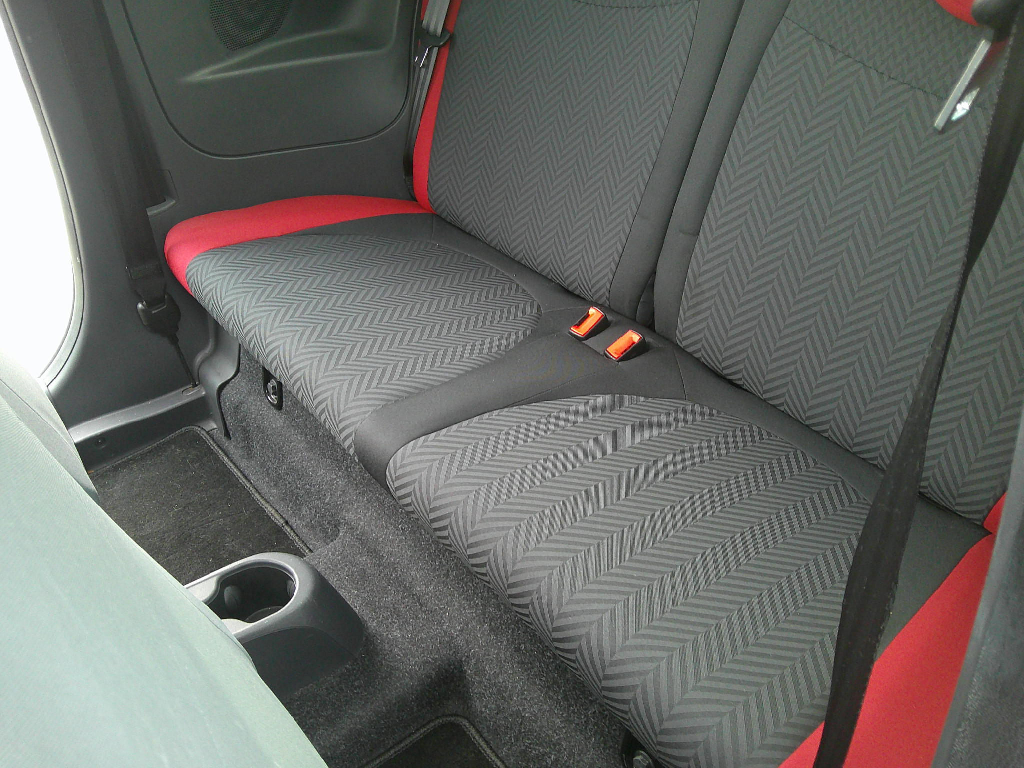 28年　フィアット500　ツインエアポップ　車輛本体71万円　支払総額75万円　修復歴無　車検9年８月29日　すぐ乗れます。